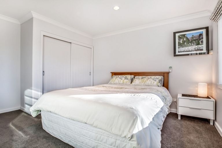 Photo of property in 17 Hinau Street, New Lynn, Auckland, 0600