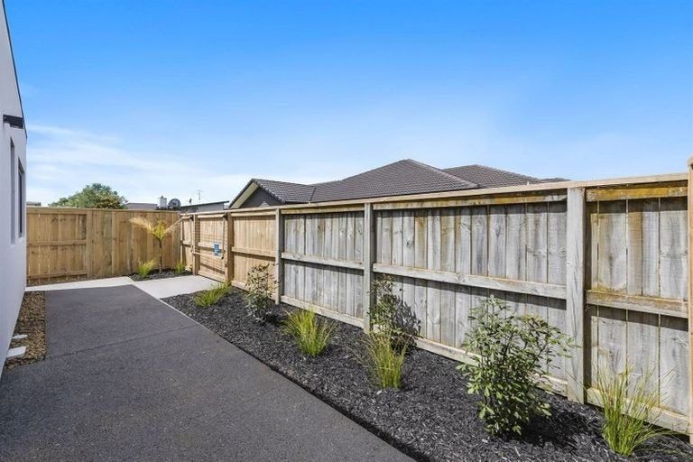 Photo of property in 51 Awatira Drive, Papamoa Beach, Papamoa, 3118