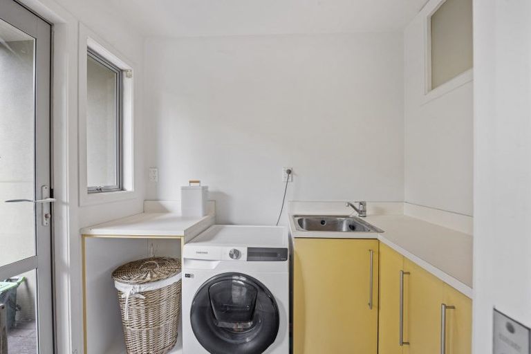 Photo of property in 15 Shortland Street, Lower Vogeltown, New Plymouth, 4310