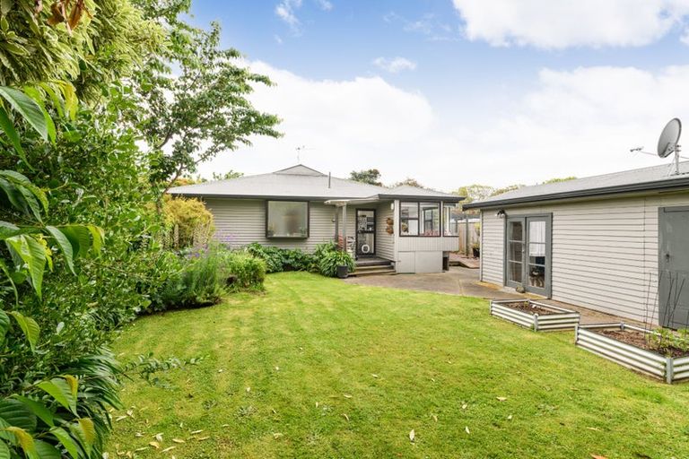 Photo of property in 14 Snowdon Avenue, Terrace End, Palmerston North, 4410