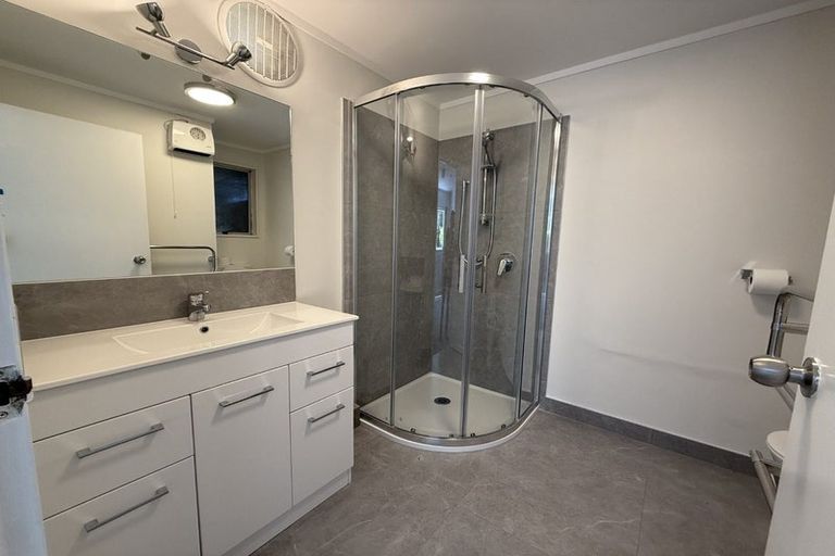 Photo of property in 25 Ngahere Views, Orewa, 0931