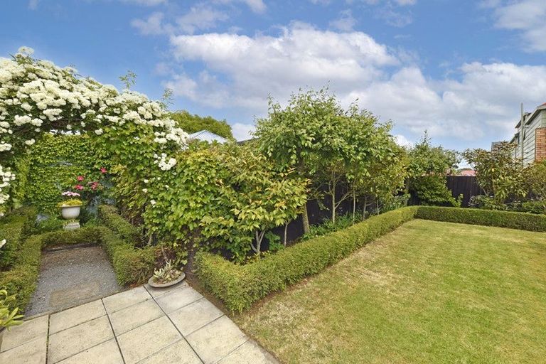 Photo of property in 2/6 Gatonby Place, Avonhead, Christchurch, 8042