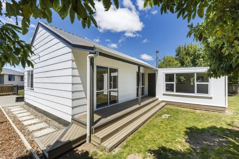 Photo of property in 19 Peppertree Glade, Kelvin Grove, Palmerston North, 4414