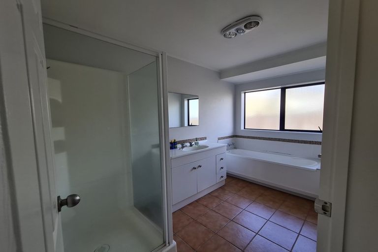 Photo of property in 15 Mangakoea Place, St Andrews, Hamilton, 3200