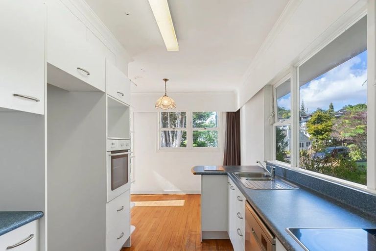 Photo of property in 83 Matipo Road, Mairangi Bay, Auckland, 0630