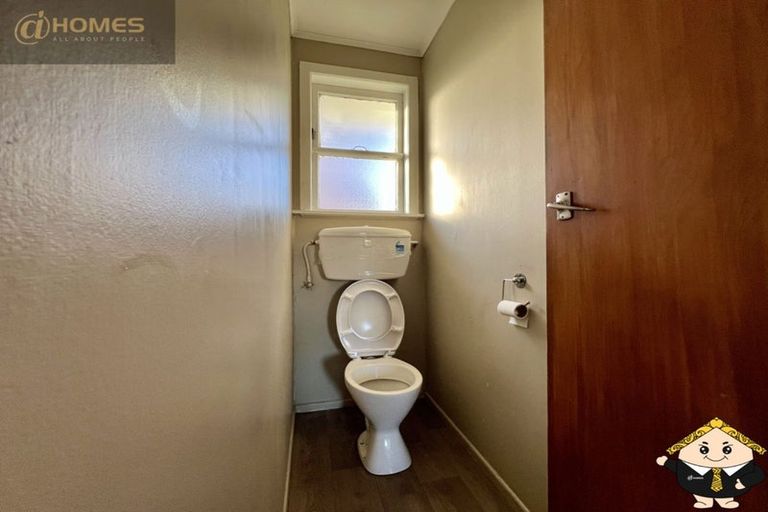 Photo of property in 17 Sheehan Road, Te Atatu South, Auckland, 0610