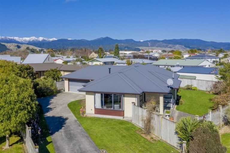 Photo of property in 12 Corfe Castle Lane, Levin, 5510