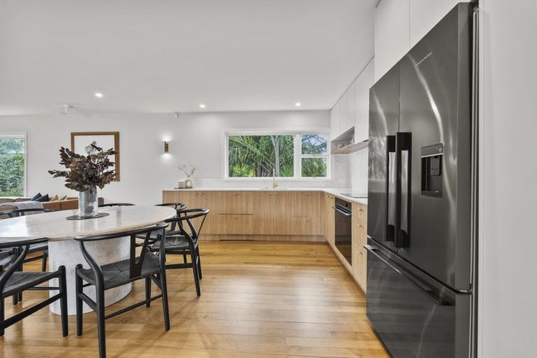 Photo of property in 16 Eversleigh Road, Belmont, Auckland, 0622