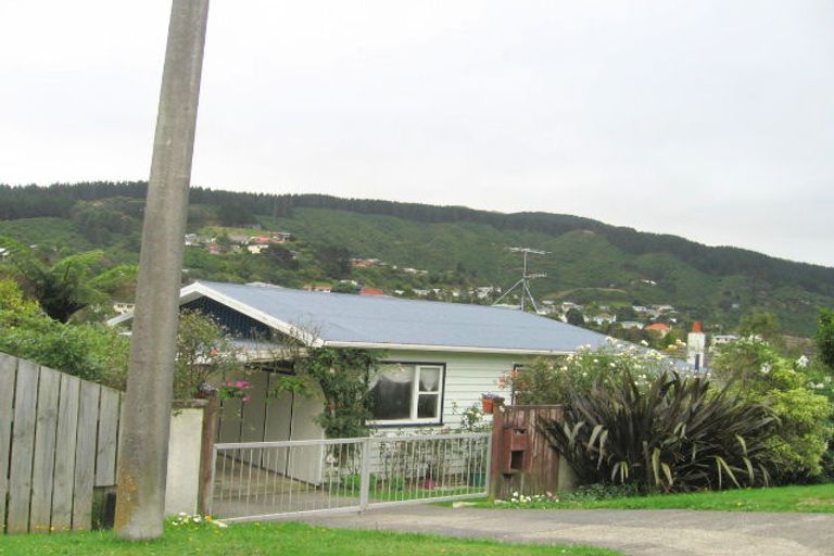 Photo of property in 36 Ngatitoa Street, Tawa, Wellington, 5028