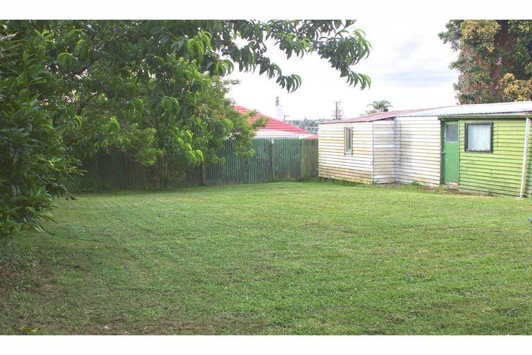 Photo of property in 23 Laura Street, Kelston, Auckland, 0602