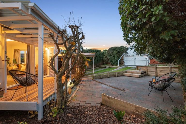 Photo of property in 1/40 Mahara Avenue, Birkenhead, Auckland, 0626