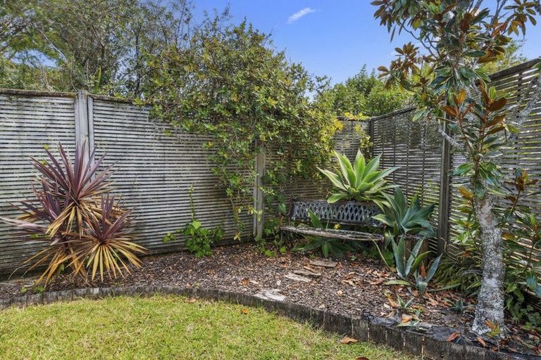 Photo of property in 9/64 Schnapper Rock Road, Schnapper Rock, Auckland, 0632