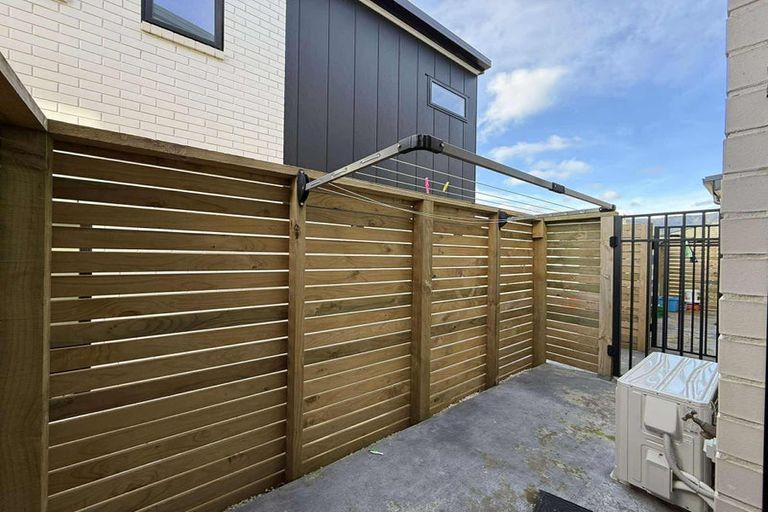 Photo of property in 2/27 Main Road, Wainuiomata, Lower Hutt, 5014