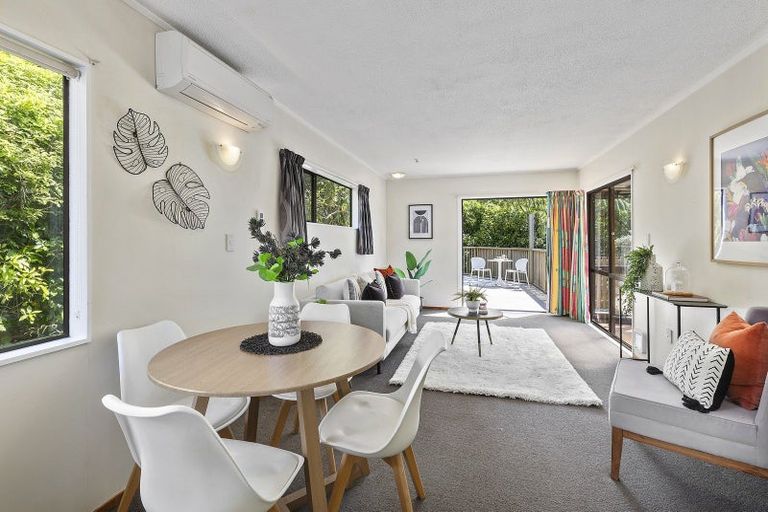 Photo of property in 5 Kilgour Way, Crofton Downs, Wellington, 6035