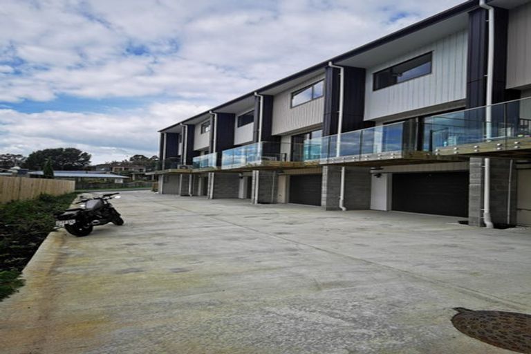 Photo of property in 150b Chivalry Road, Glenfield, Auckland, 0629