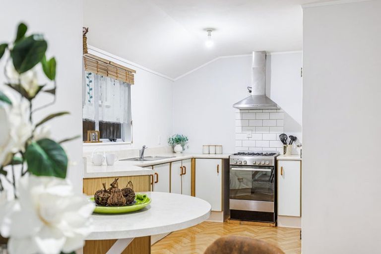 Photo of property in 2/5 Newington Road, Henderson, Auckland, 0612