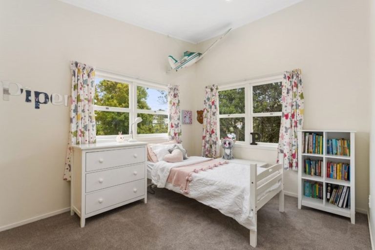 Photo of property in 37 Seaton Road, Murrays Bay, Auckland, 0630