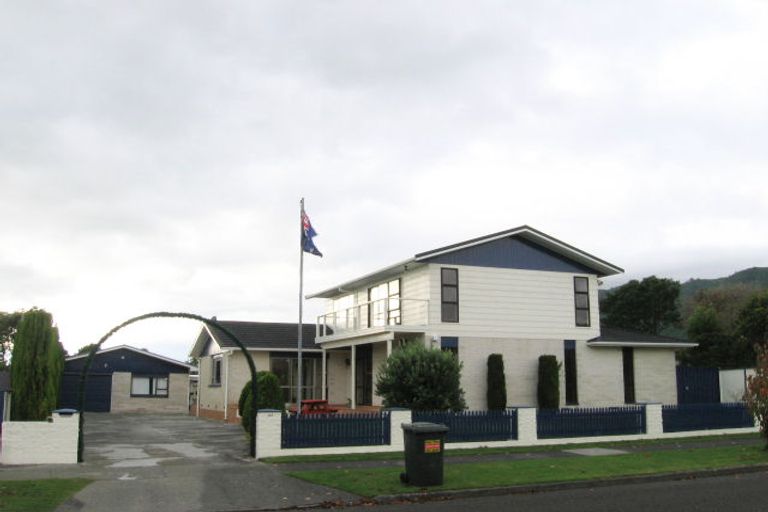Photo of property in 42 Andrew Street, Waikanae, 5036