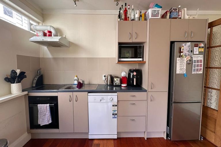 Photo of property in 1/17 Clifton Terrace, Kelburn, Wellington, 6012