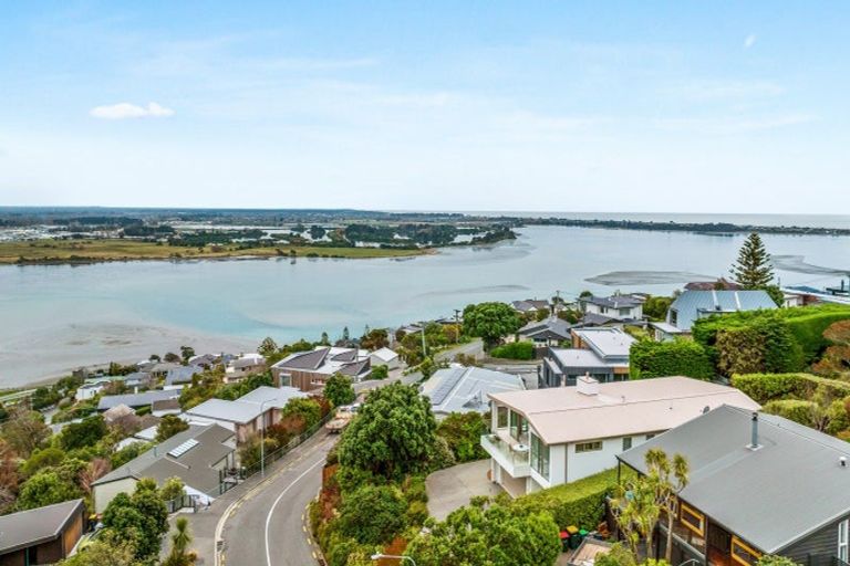 Photo of property in 320 Cannon Hill Crescent, Mount Pleasant, Christchurch, 8081