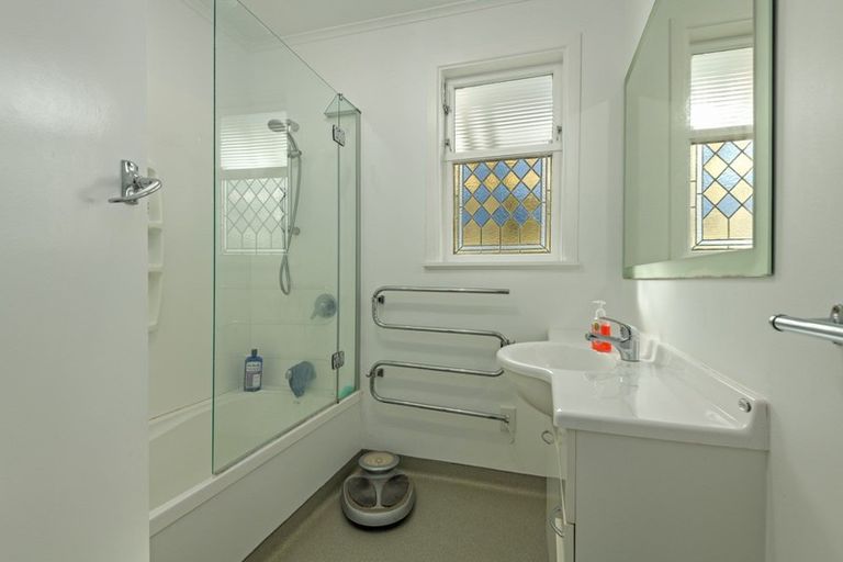 Photo of property in 37 Peters Avenue, Cloverlea, Palmerston North, 4412