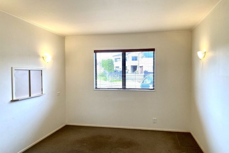 Photo of property in 13 Glenshee Place, Highland Park, Auckland, 2010