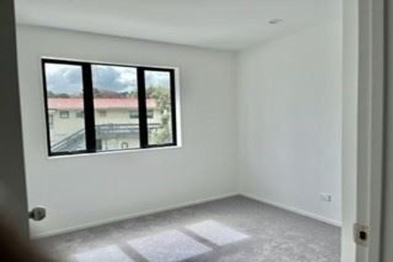 Photo of property in 7 Liban Place, Massey, Auckland, 0614