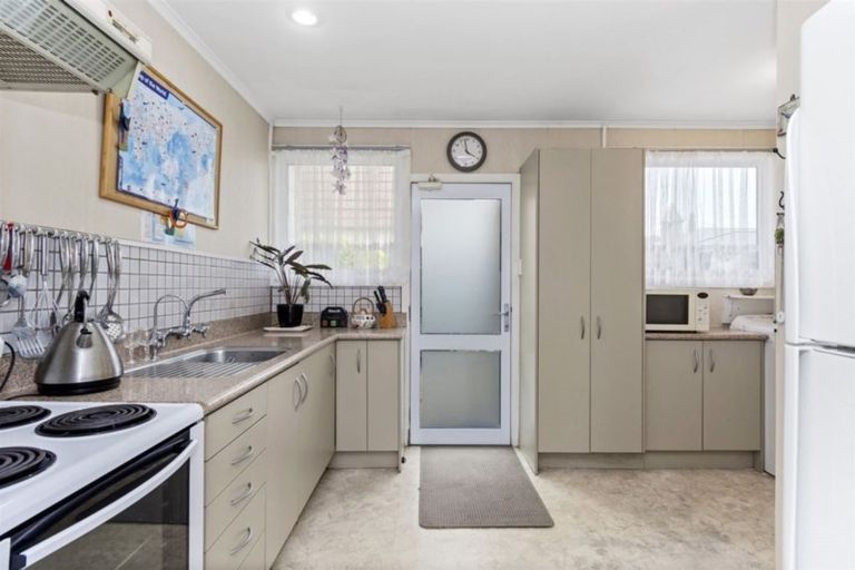 Photo of property in 2/92 Ngatai Road, Otumoetai, Tauranga, 3110