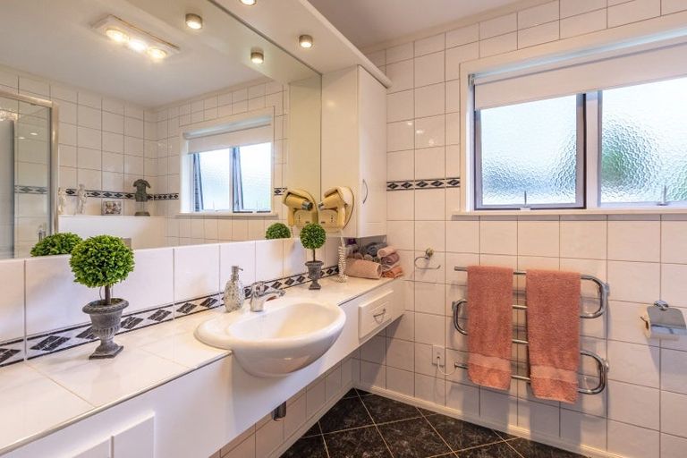 Photo of property in 42 Iona Road, Havelock North, 4130