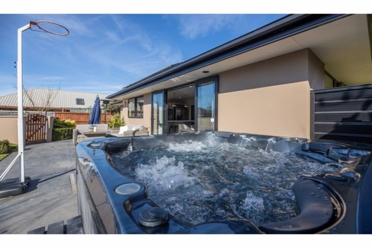 Photo of property in 7 Baltic Place, Northwood, Christchurch, 8051