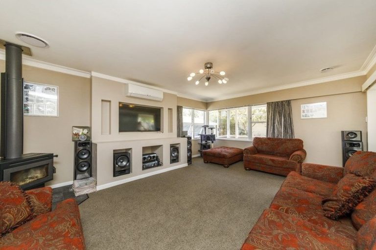 Photo of property in 6 Tabak Crescent, Takaro, Palmerston North, 4412