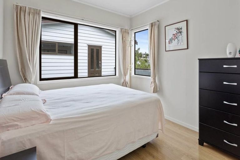 Photo of property in 30 Mannering Place, Hillcrest, Auckland, 0627