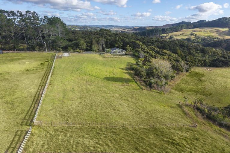 Photo of property in 1223 Old North Road, Helensville, 0875