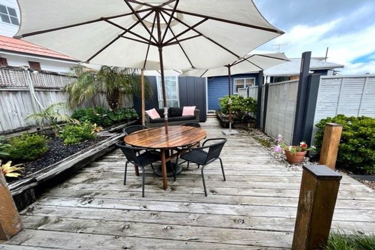 Photo of property in 48 The Esplanade, Eastern Beach, Auckland, 2012