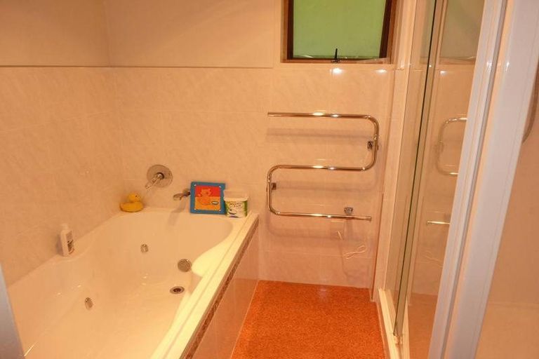 Photo of property in 13 Malters Place, Browns Bay, Auckland, 0630