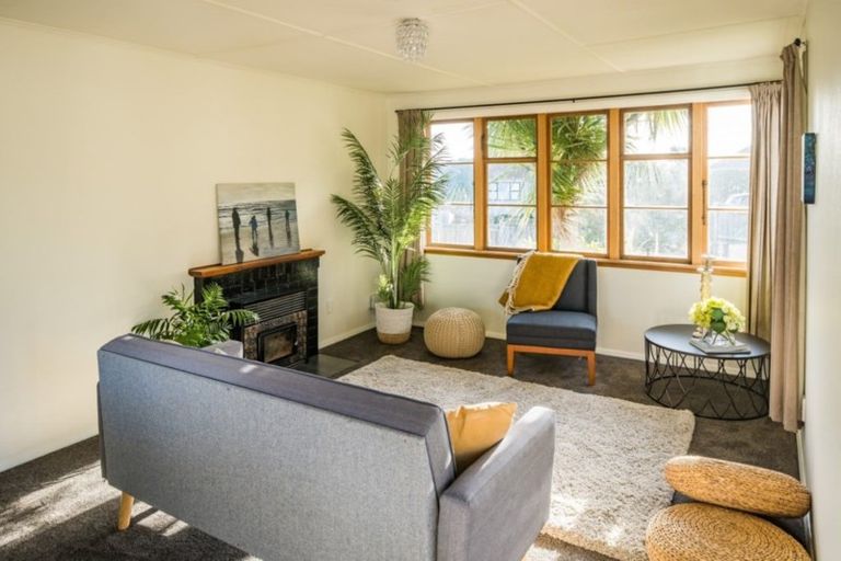Photo of property in 32 Jillett Street, Titahi Bay, Porirua, 5022