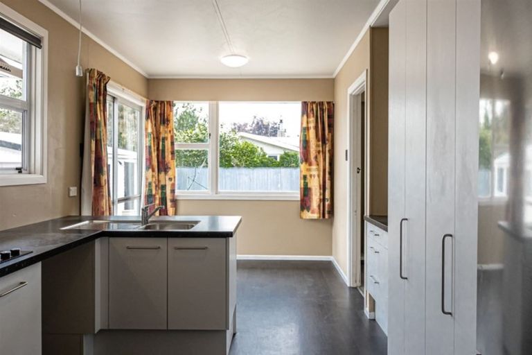 Photo of property in 40 Apollo Parade, Milson, Palmerston North, 4414
