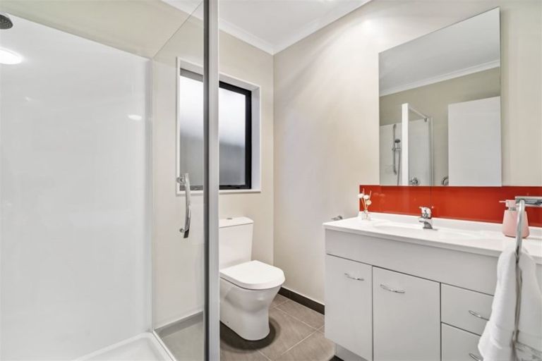 Photo of property in 10 Bokeen Lane, Flat Bush, Auckland, 2019