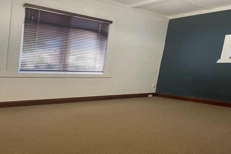 Photo of property in 14 Lawrence Road, Hospital Hill, Napier, 4110