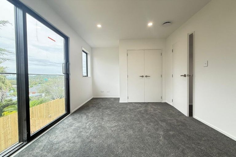 Photo of property in 43 Savoy Road, Glen Eden, Auckland, 0602