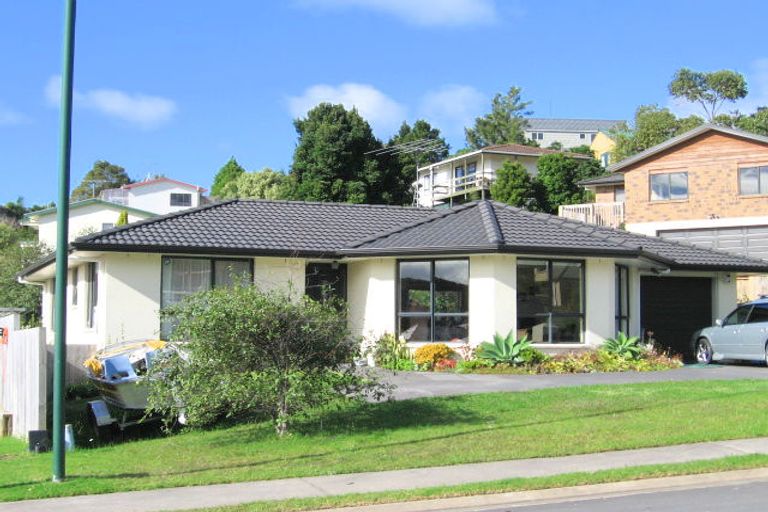 Photo of property in 141 Roberta Crescent, Orewa, 0931