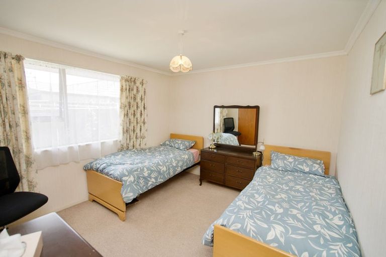 Photo of property in 1b Droylsden Place, Palmerston North, 4410