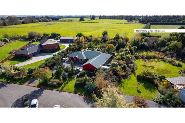 Photo of property in 33 Willowside Place, Amberley, 7410