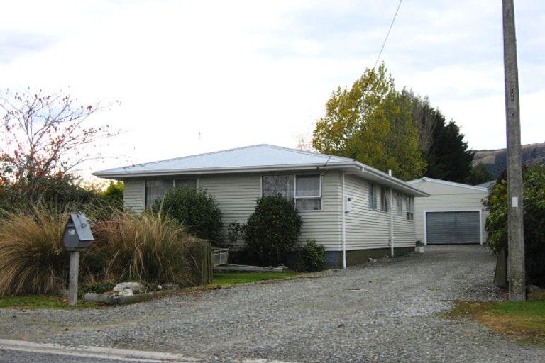 Photo of property in 24 Derby Street, Tapanui, 9522