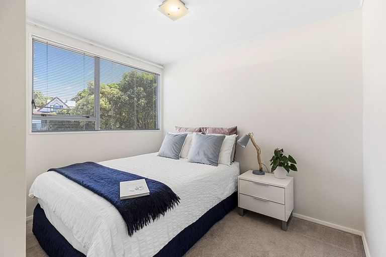 Photo of property in 52 Akaroa Drive, Maupuia, Wellington, 6022