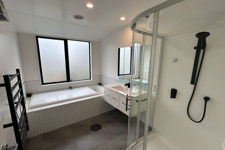 Photo of property in 6 Mataraki Place, Wanaka, 9305