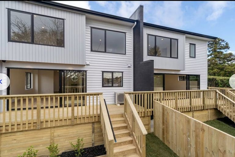 Photo of property in 30a Coronation Road, Hillcrest, Auckland, 0627