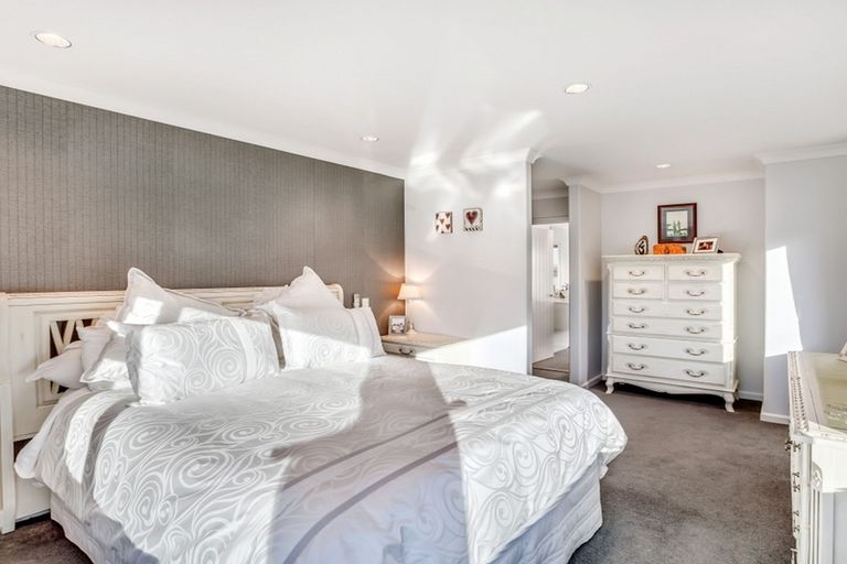 Photo of property in 17 Hinau Street, New Lynn, Auckland, 0600