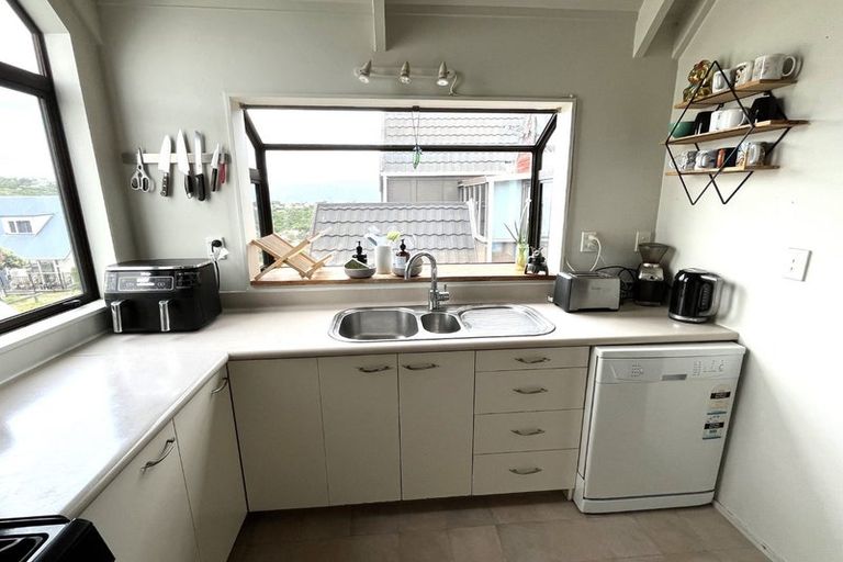 Photo of property in 2/64 Kaikoura Street, Maupuia, Wellington, 6022