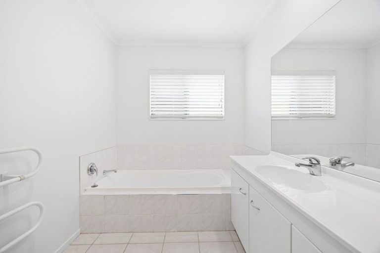 Photo of property in 9 Starlight Cove, Hobsonville, Auckland, 0618